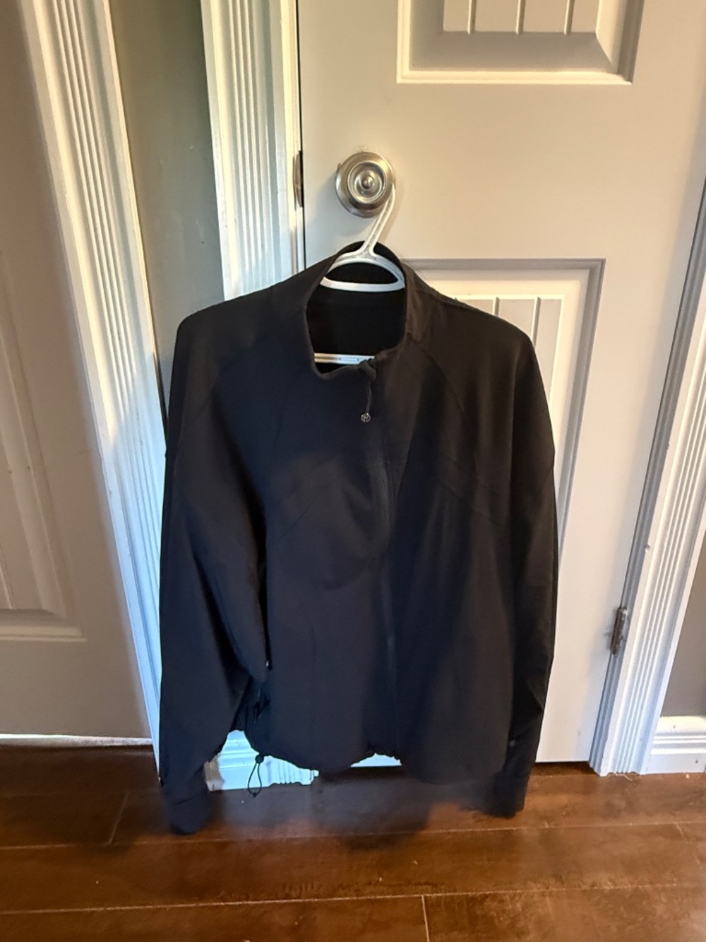 Define Lululemon jacket - Picture 3 of 7